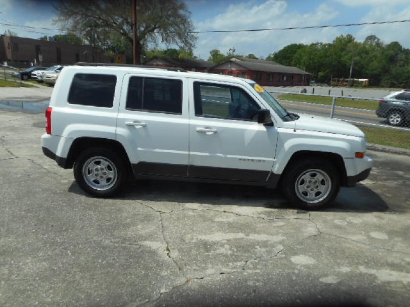 2013 WHITE JEEP PATRIOT SPORT (1C4NJPBA5DD) , located at 1200 Cassat Avenue, Jacksonville, FL, 32205, (904) 695-1885, 30.302404, -81.731033 - Photo#4